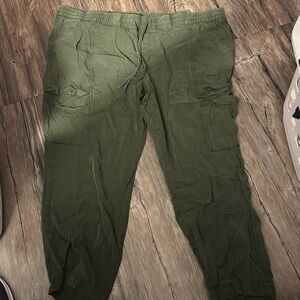 Old Navy cargo capris- xxl